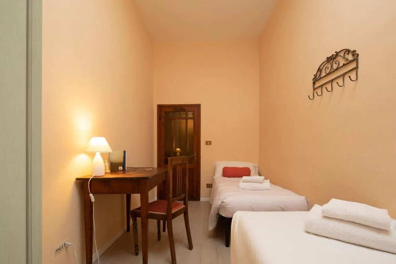 Oltrarno Garden Apartment Florence