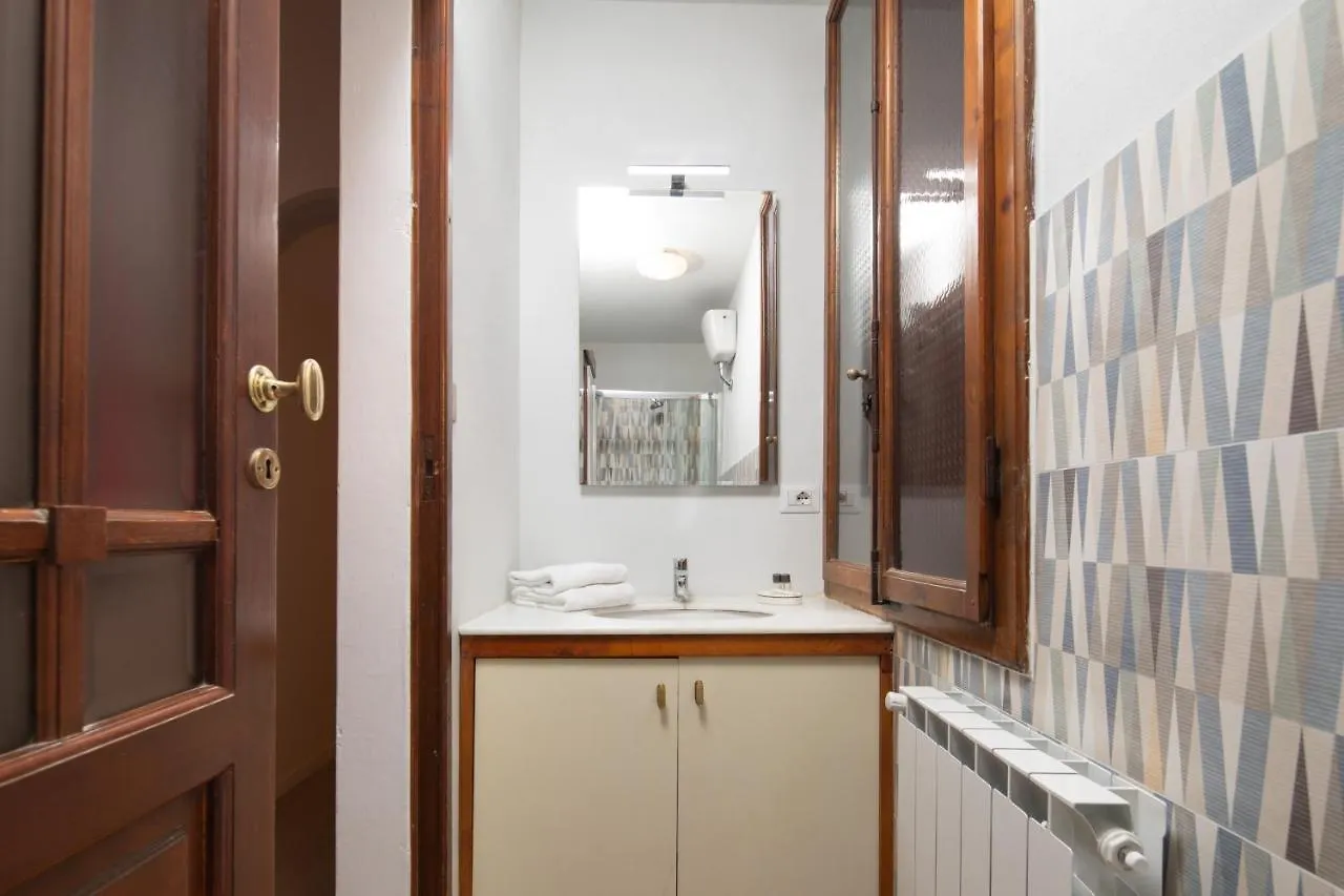 Oltrarno Garden Apartment Florence