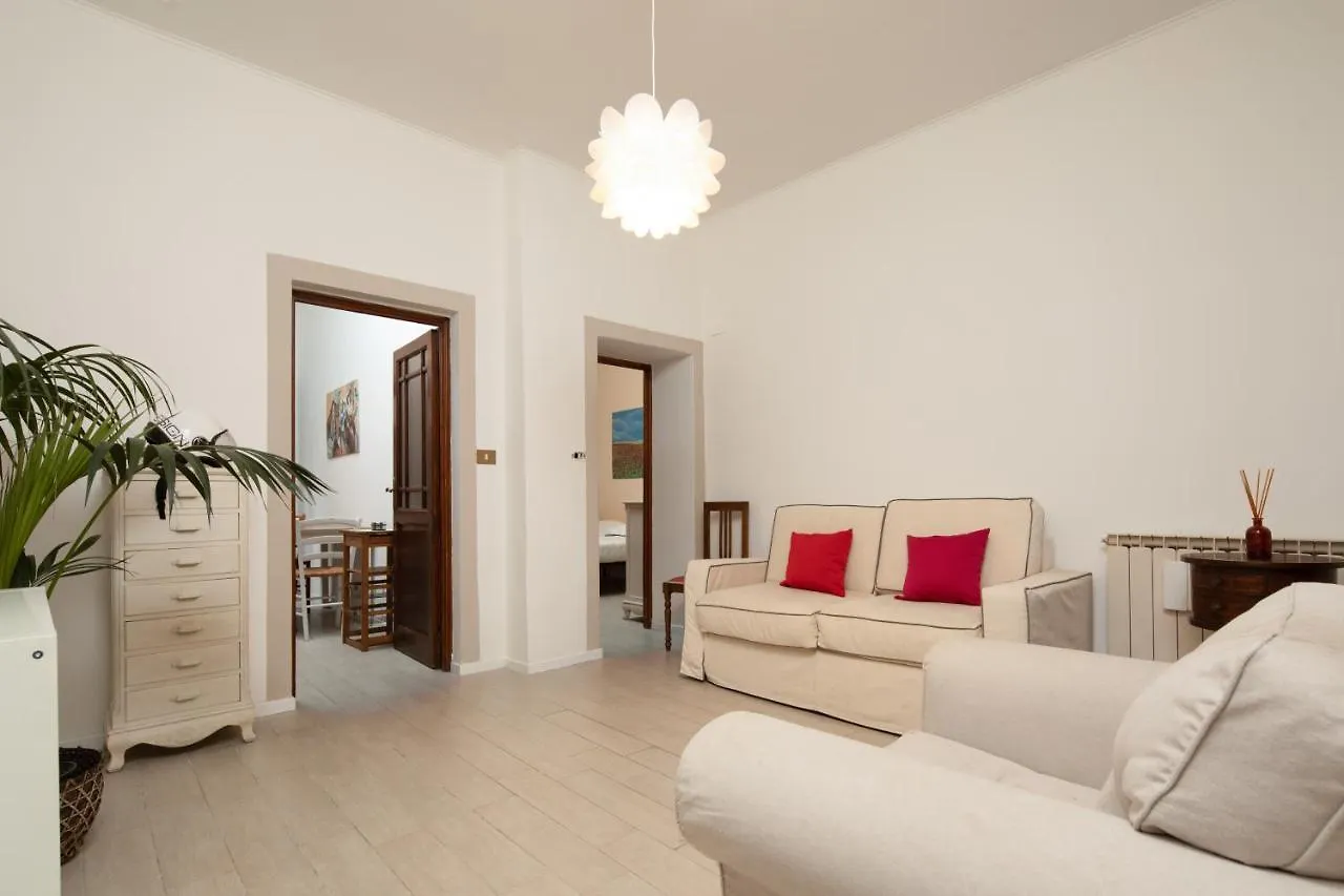 Oltrarno Garden Apartment Florence